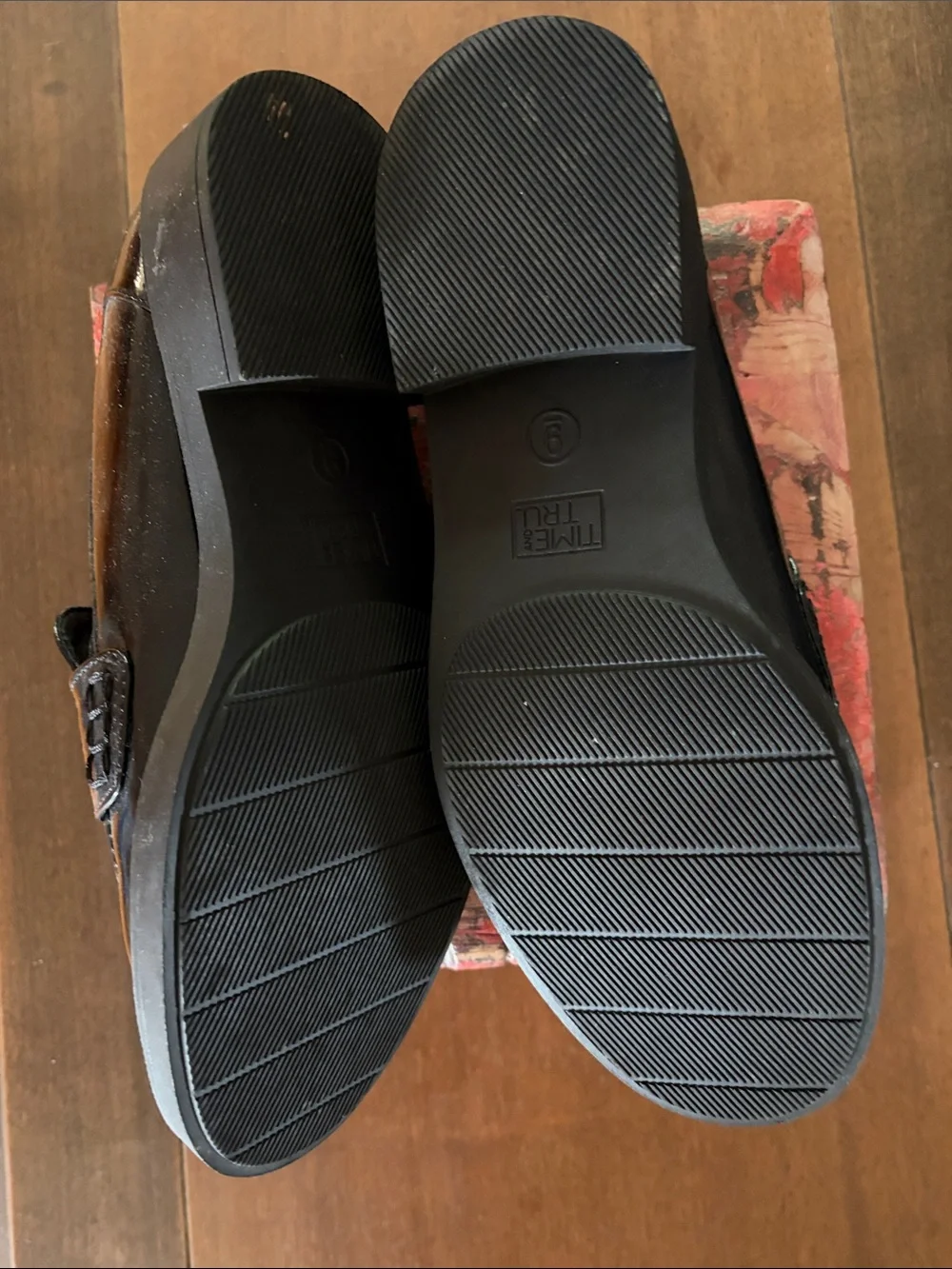 Time and Tru NWOT Women’s Black Patent Leather Penny Loafers - Size 9